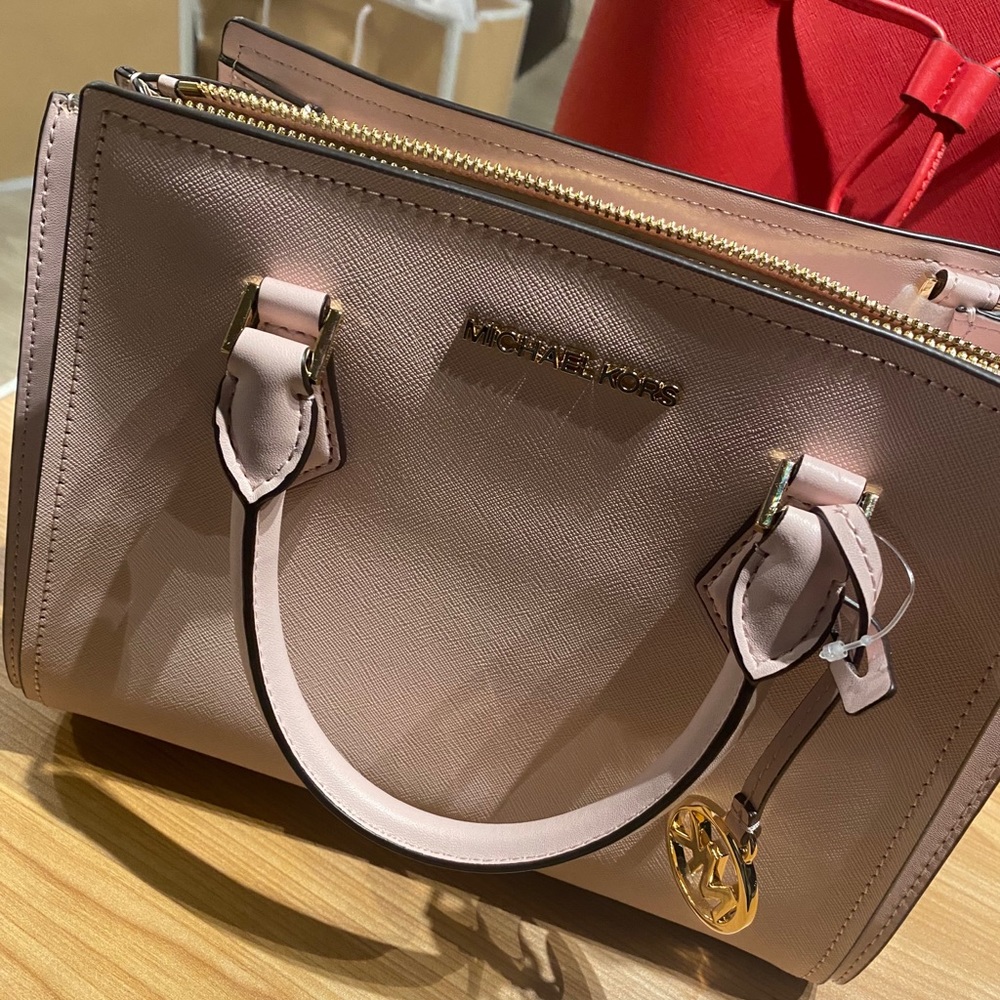 Micheal Kors purse